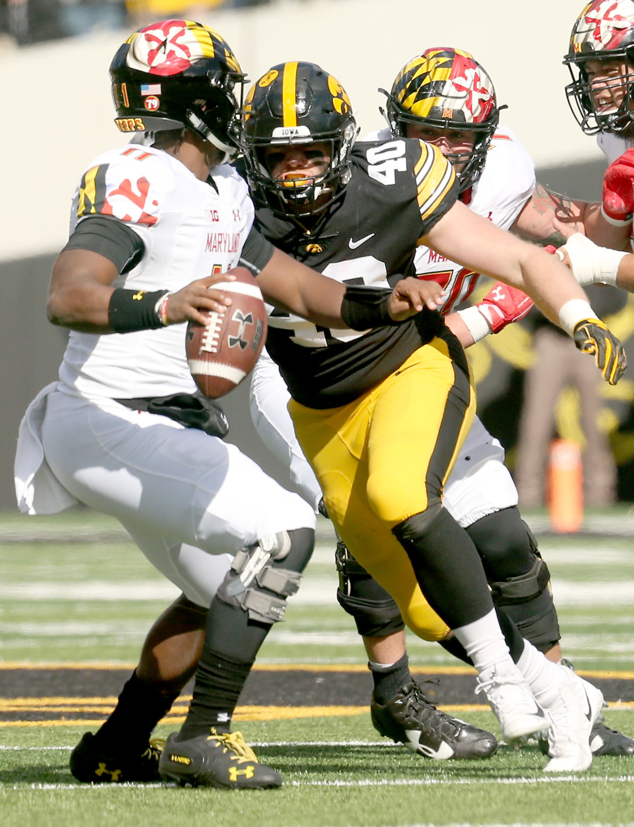 102018-Iowa-Maryland FB-012
